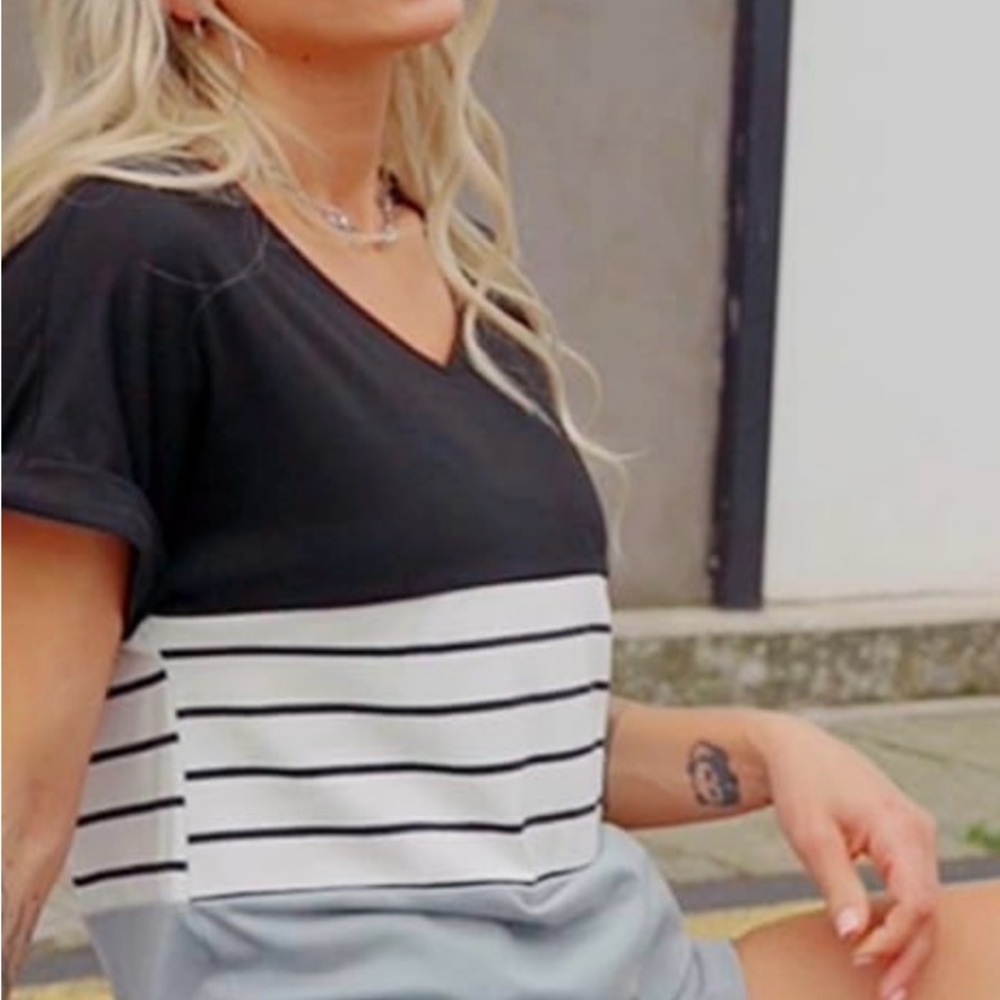 Colorblock Abstract Black & Gray Striped V-Neck Shirt oversized sleeves size L